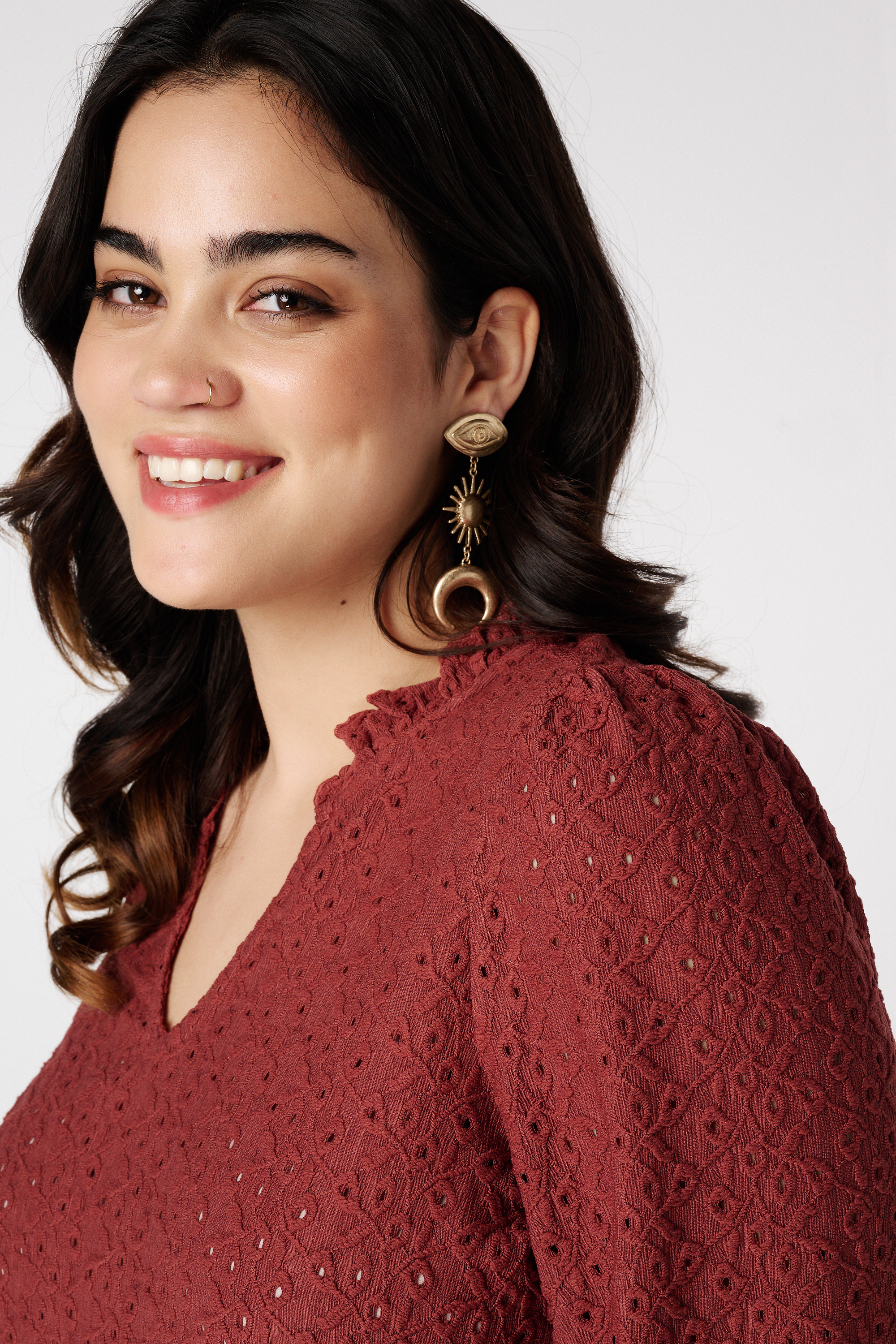 Top met broderie stone red