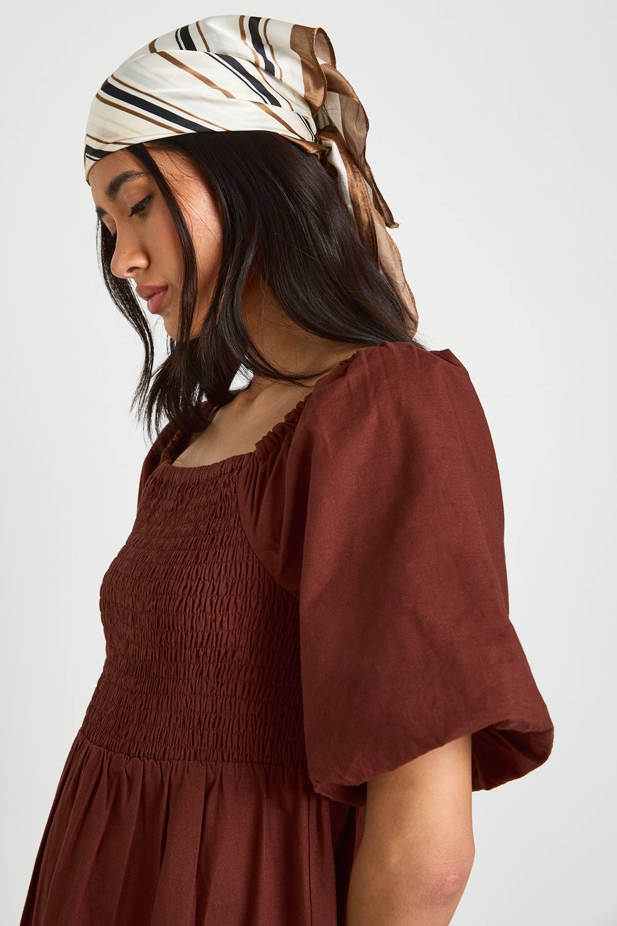 boohoo Robe Midaxi Étagée À Manches Volumineuses Aspect Lin Grande Taille