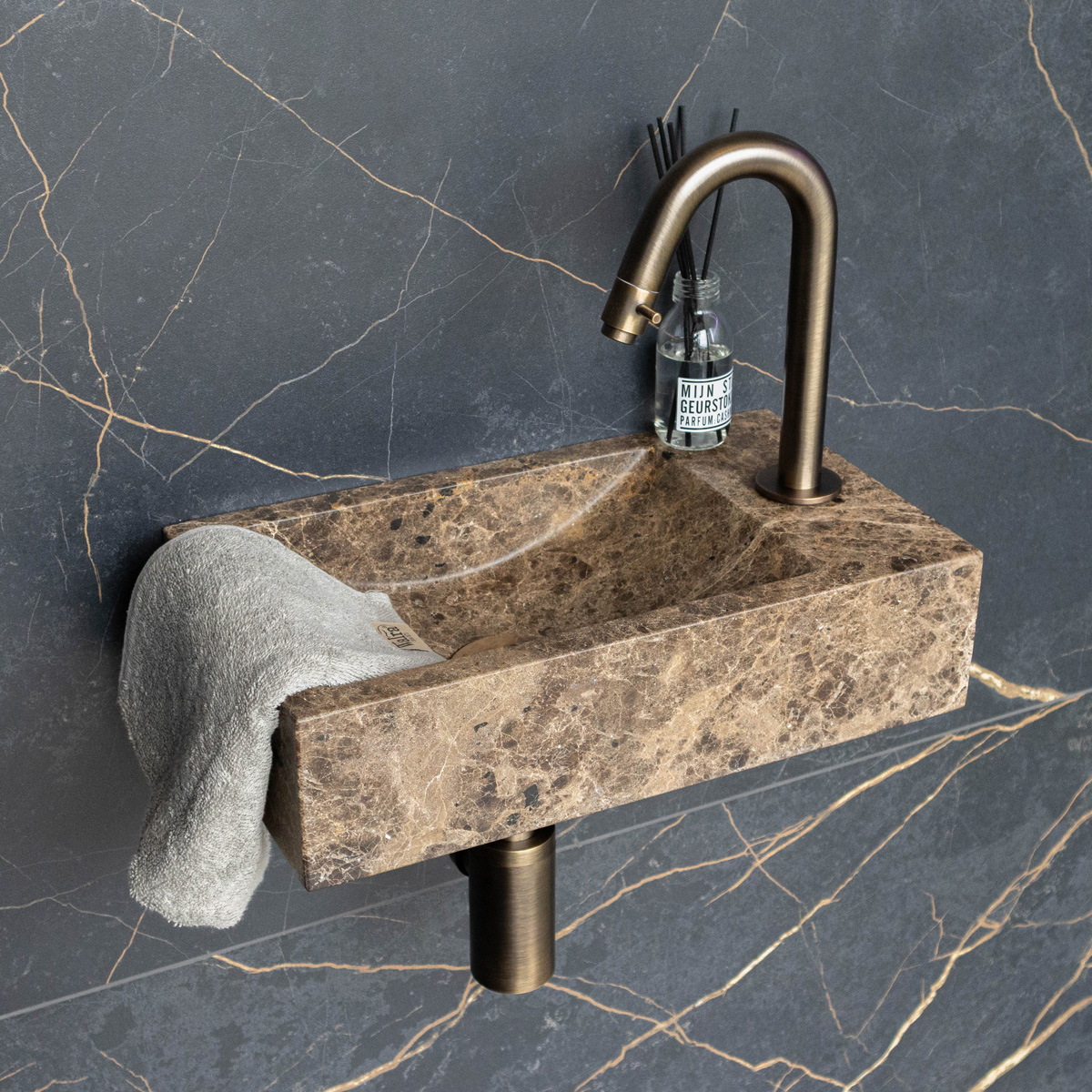 Saniclear Dark Emperador fonteinset met gebogen kraan in verouderd messing