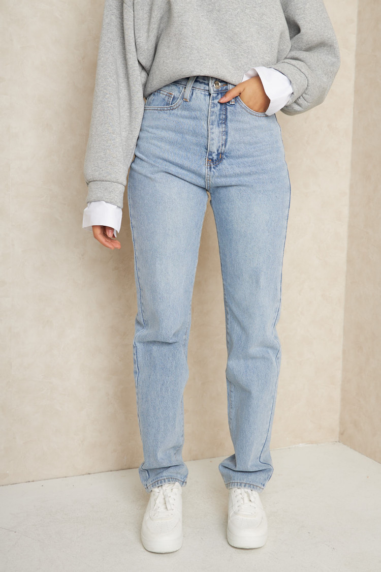 Jean bleu clair coupe droite