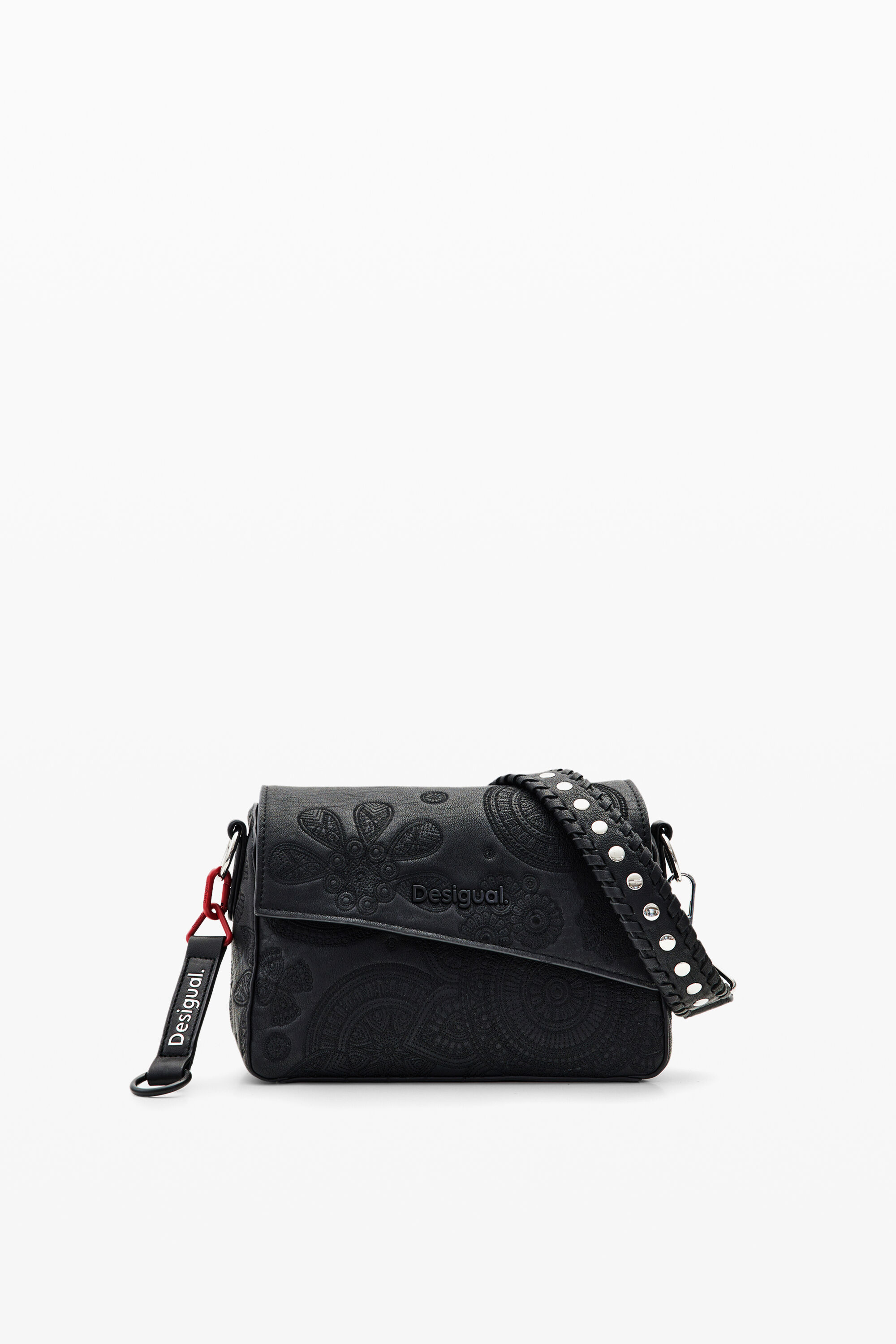 Bolsa pequena bordada com tachas