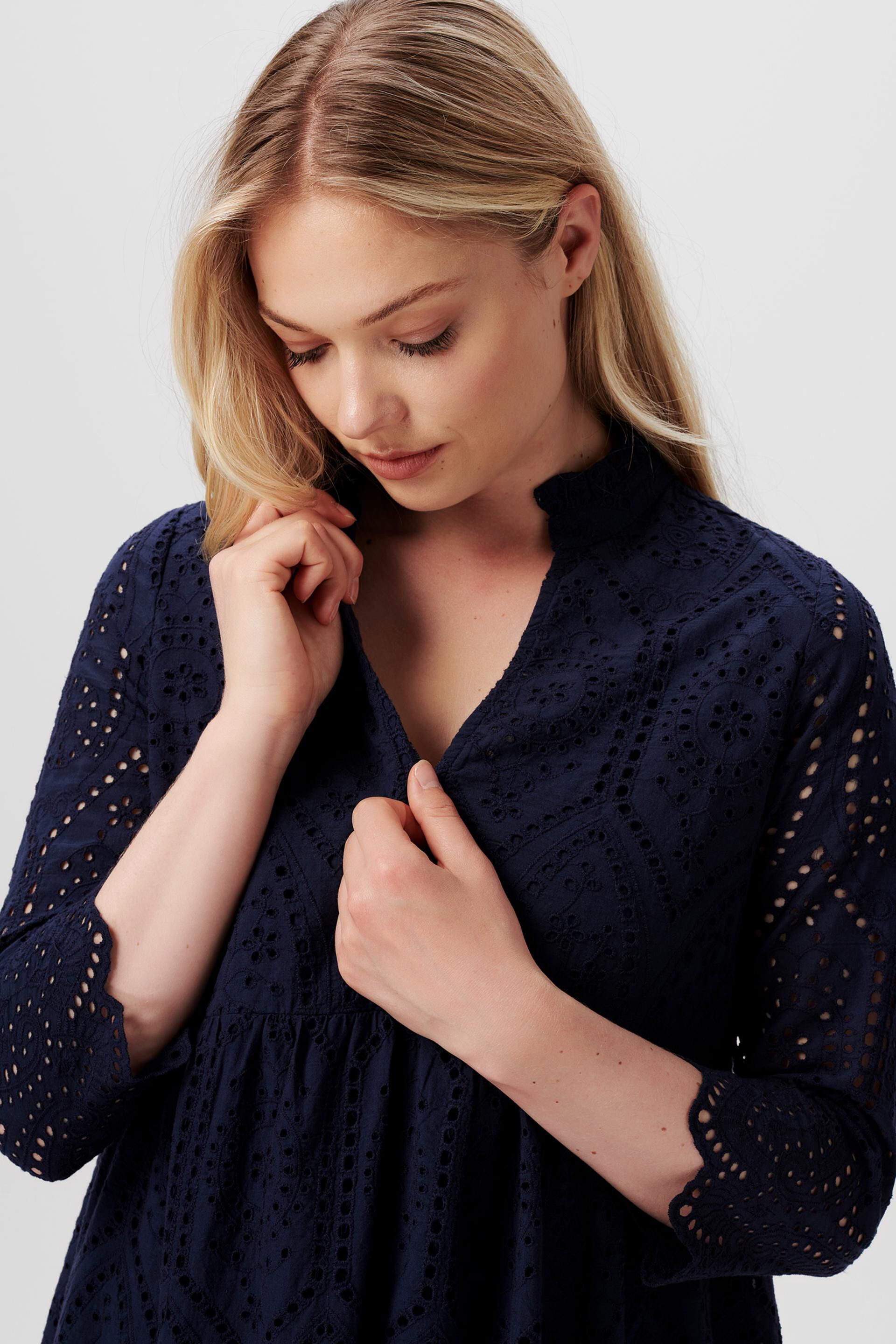 Robe ornée de broderie anglaise avec fonction d’allaitement