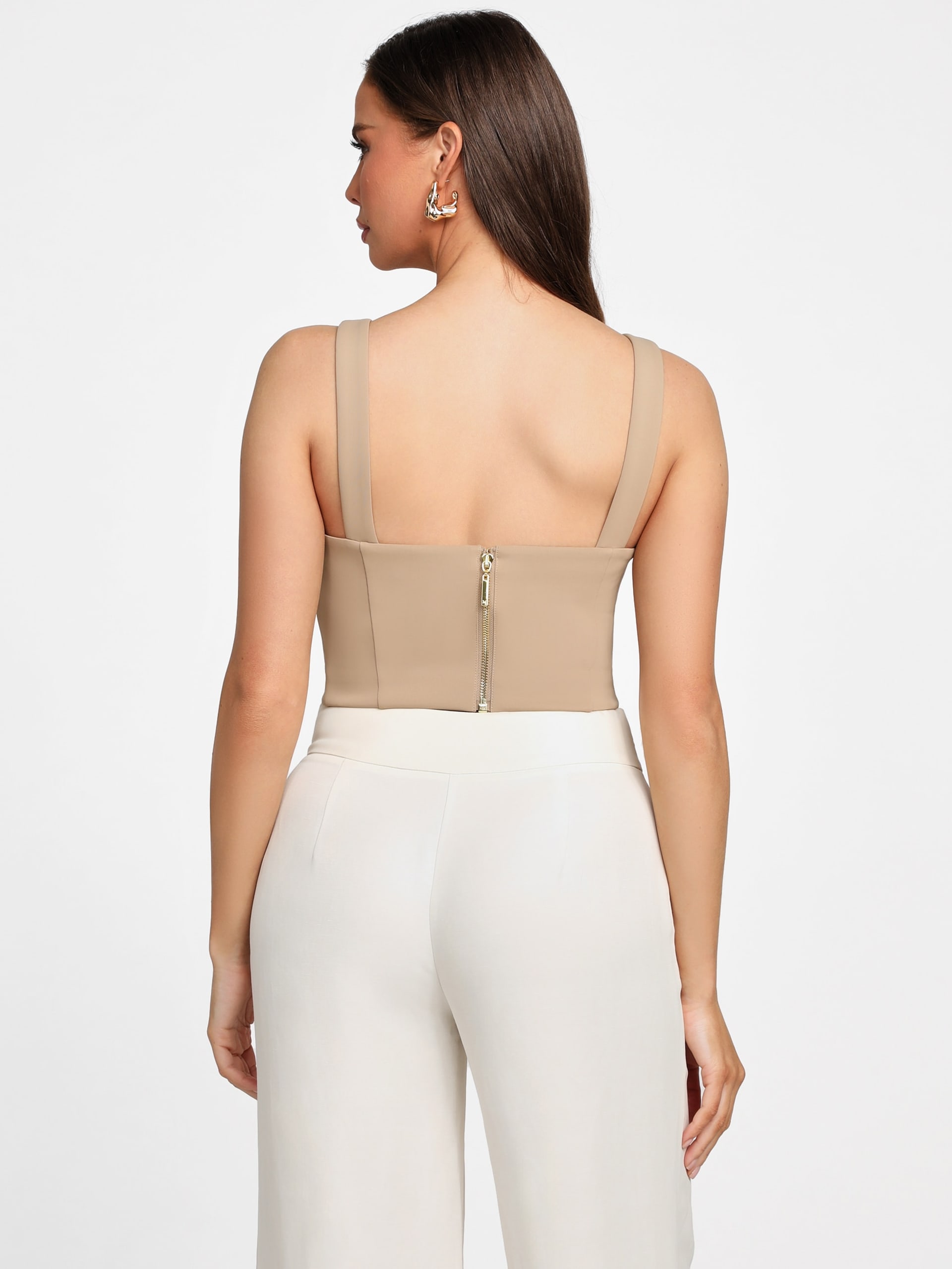 Top cropped Paulina