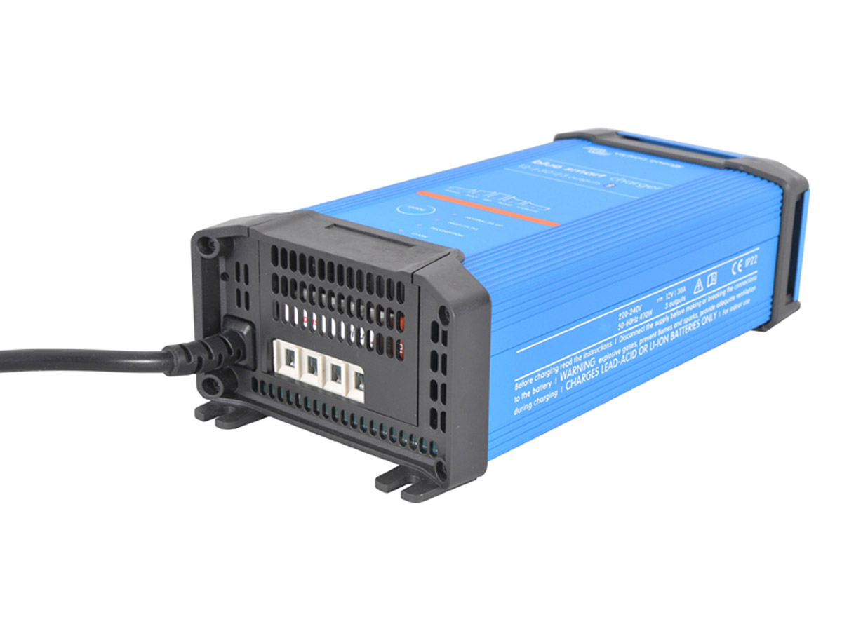 Victron IP22 30 A 3C Blue Smart acculader