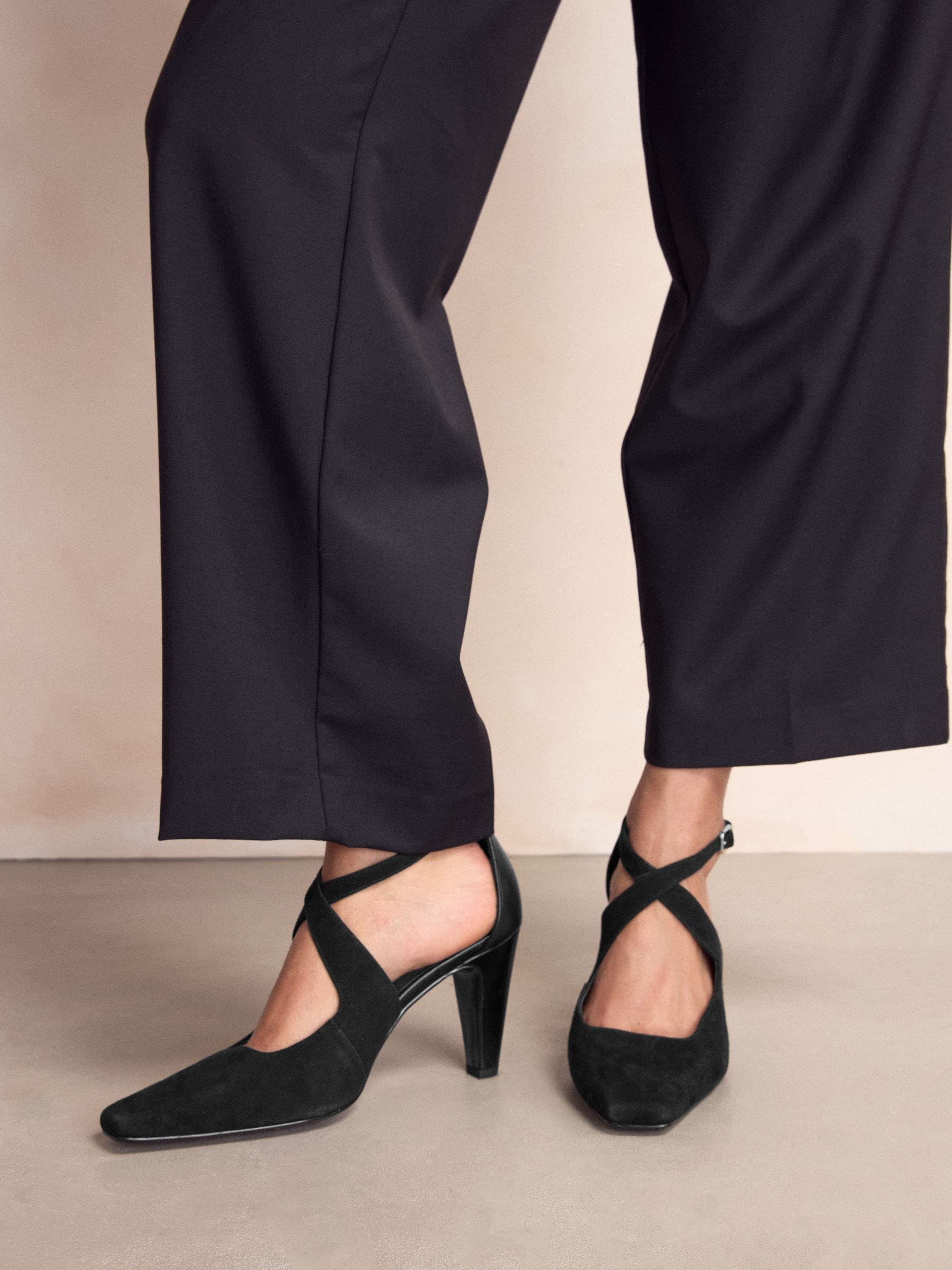 Zwart lederen suède - Cross-Over Point Toe Court Heels