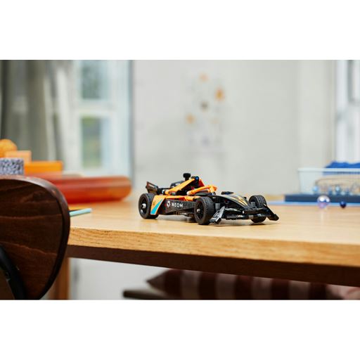 LEGO Technic NEOM McLaren Formula E-Racerbil - 42169