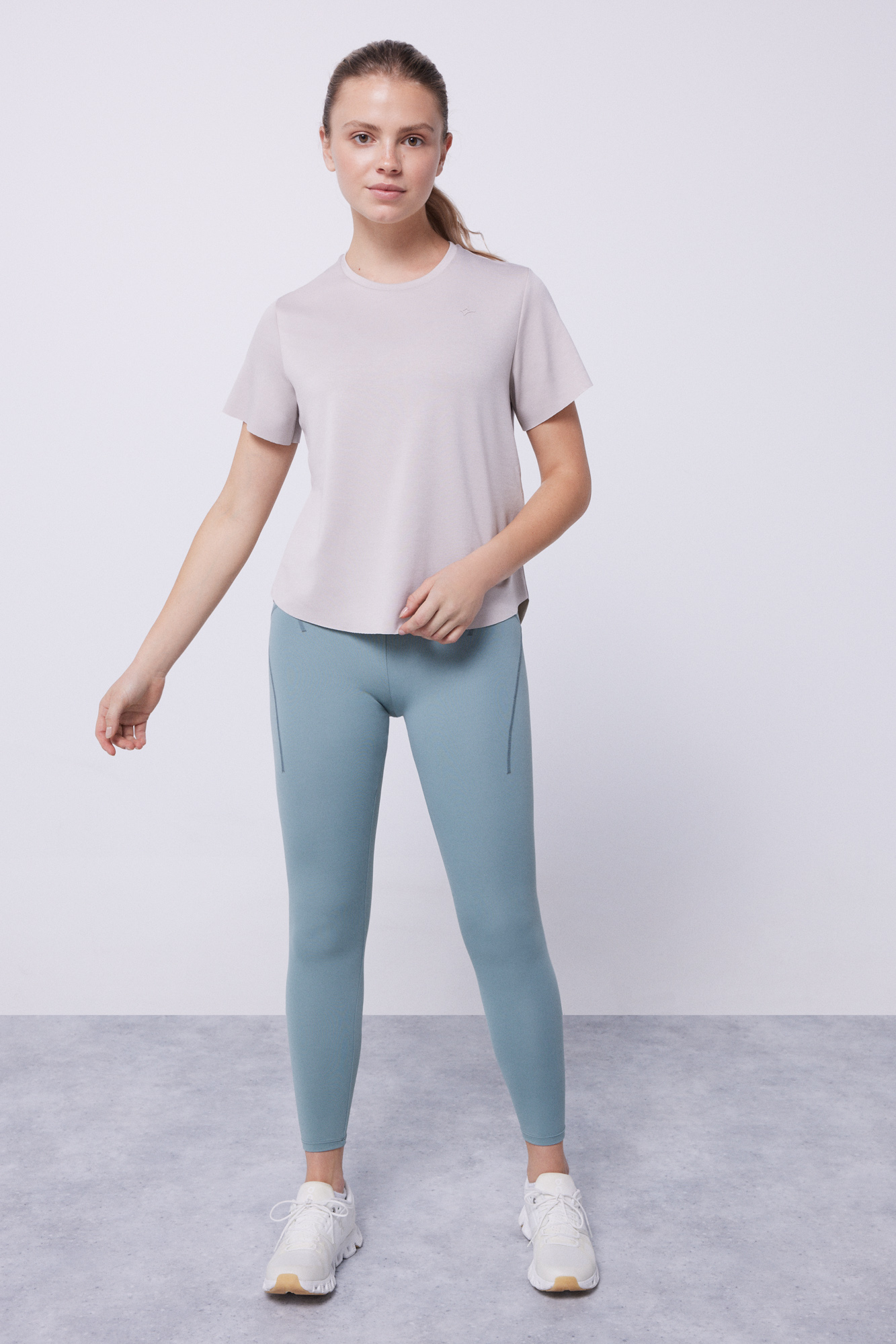 camiseta bege de modal