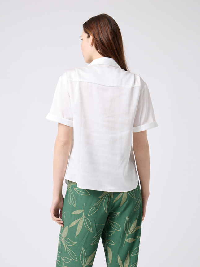 Chemise satinée manches courtes