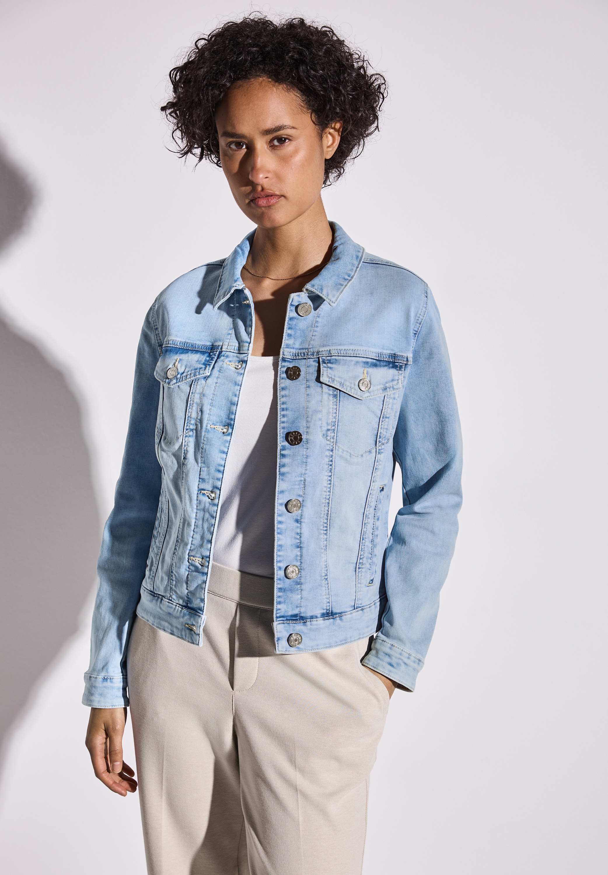 STREET ONE Jeansjacke ohne Kapuze im Bleached-Look und mit Knopfleiste