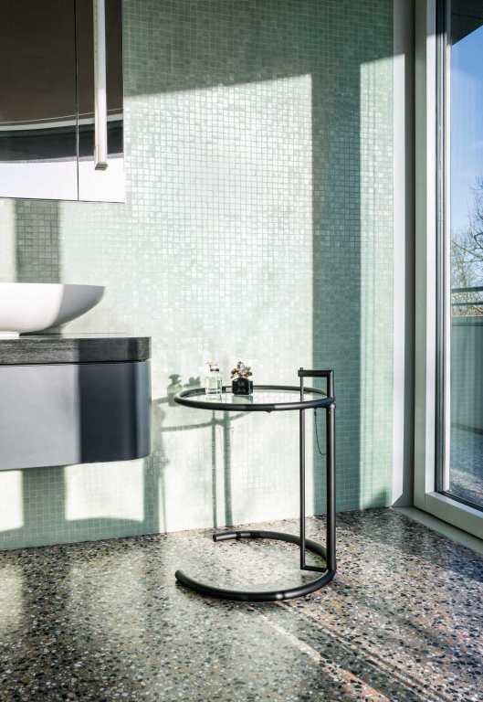 ClassiCon Adjustable Table E 1027 Black bijzettafel Ø52 helder glas