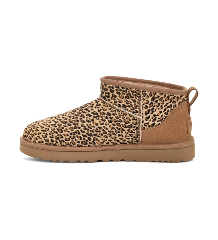 Botas de tornozelo UGG de couro com estampa de micro pintas marrom
