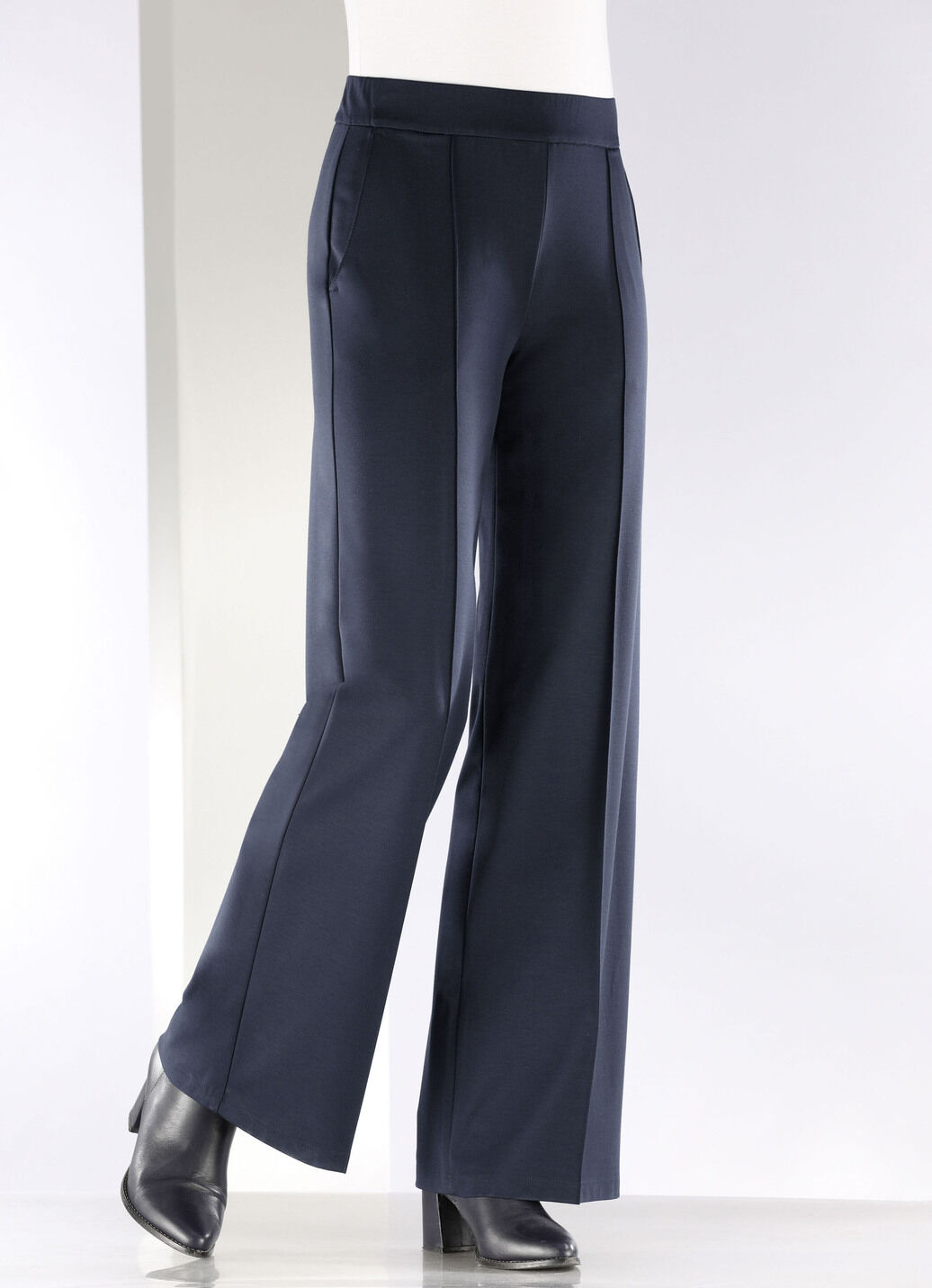 Hose mit streckenden Biesen