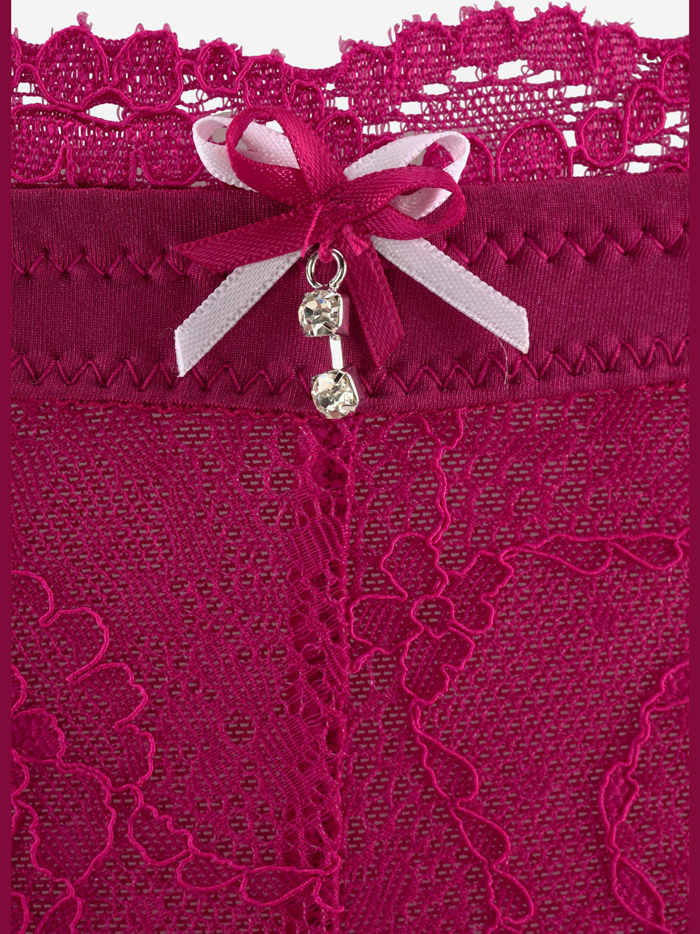 String en jolie dentelle