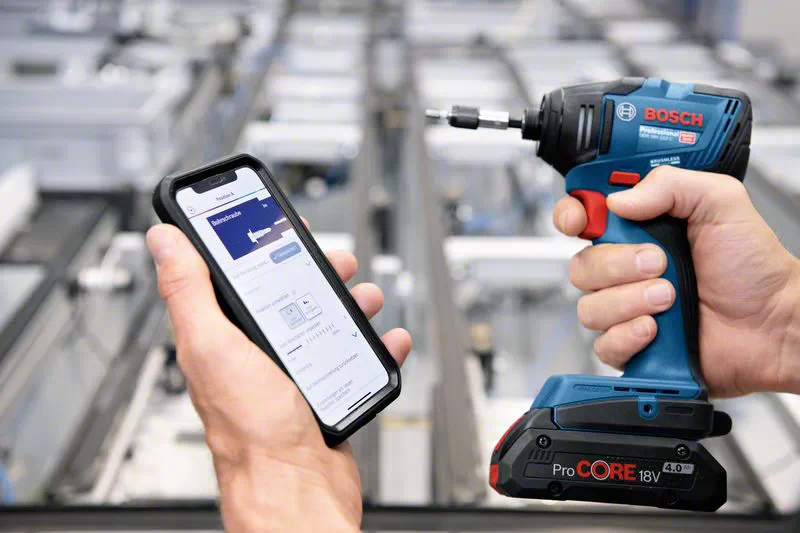 BOSCH COMBI-KIT 4 OUTILS 18V : GSR 18V-90C + GDR 18V-210C + GBH 18V-24C + GOP 18V-28 + 1 BATTERIE 4,0 AH (PROCORE) + 2 BATTERIES 5,5 AH (PROCORE) + GAL 1880CV (L) PROFESSIONAL