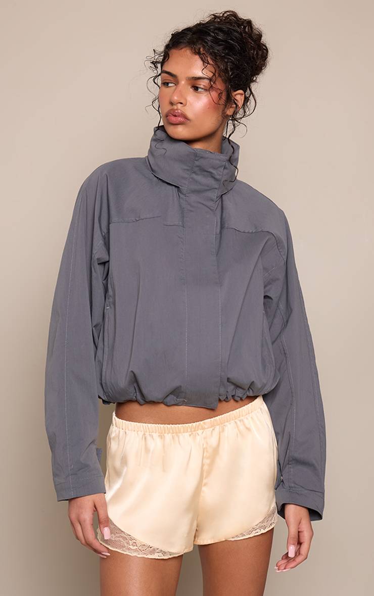 Citron Short Satiné Avec Détails En Dentelle