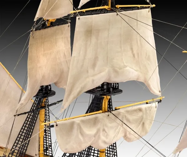 Revell modelskib 1:225, gavesæt BATTLE OF TRAFALGAR, skala 1:225, niveau 4, trofast kopi med mange detaljer, sejlskib HMS Victory, med grundlæggende tilbehør og plakat, 05767, 144 År