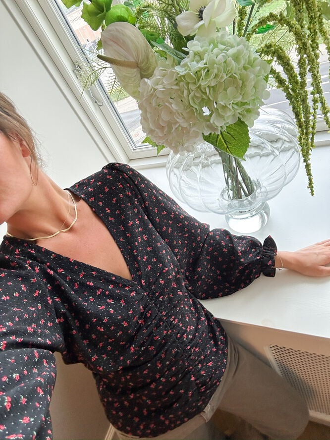 Neo Noir Katinka Floral Dots Blouse Black