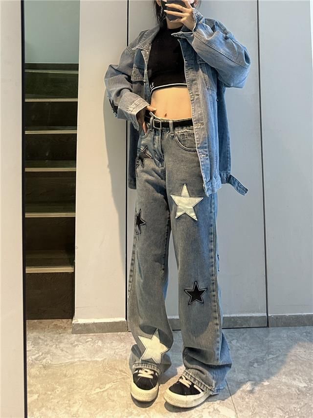 Coline - Mid Waist Star Applique Washed Loose Fit Jeans