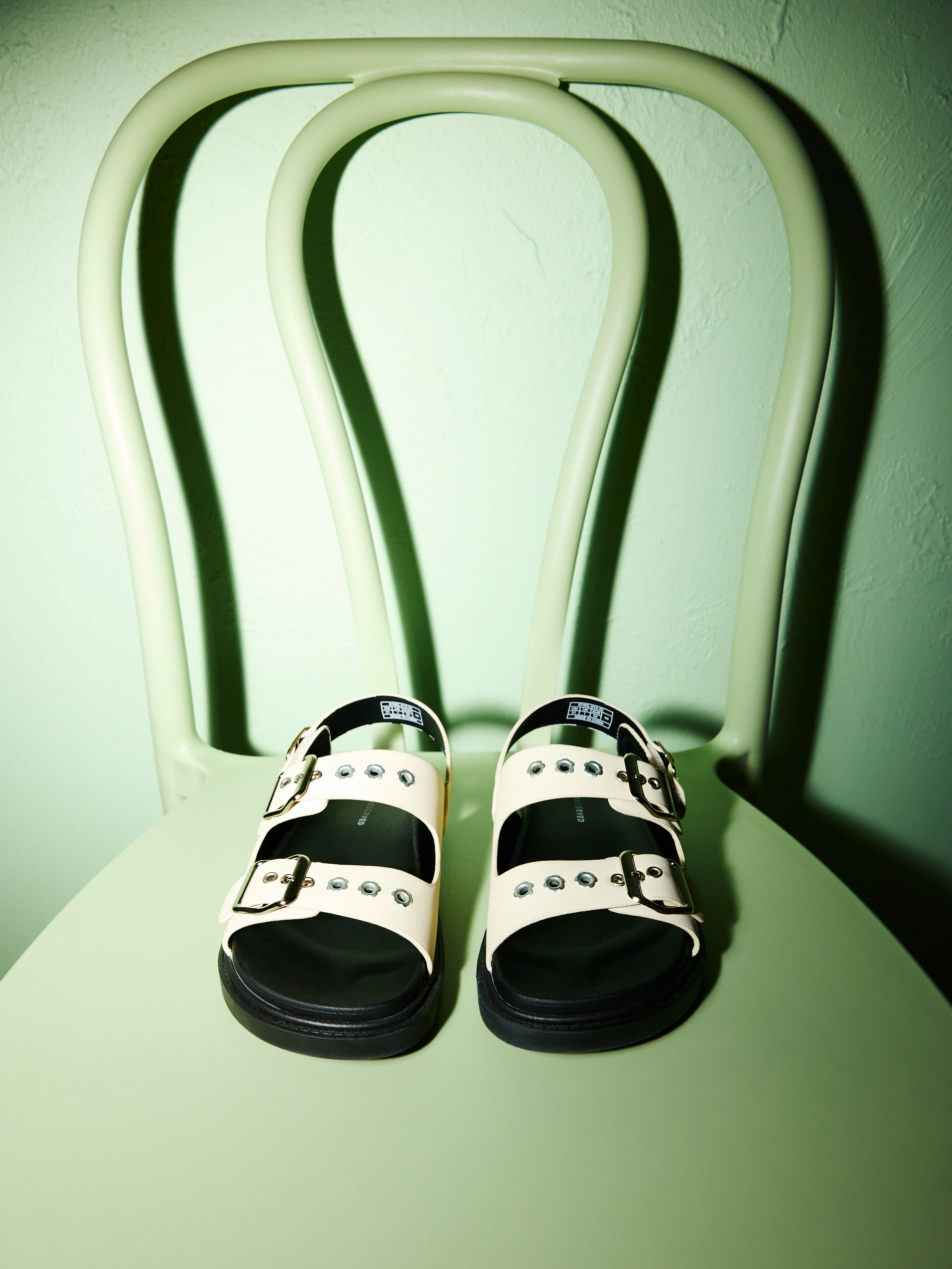 Sandalen aus Kunstleder