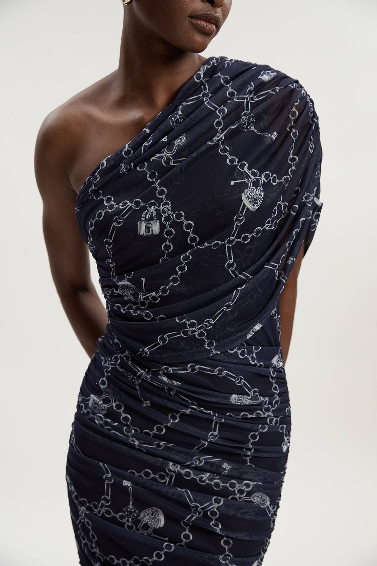 KarenMillen Robe Mi-Longue Asymétrique en Maille Imprimé Chaîne Petite Taille