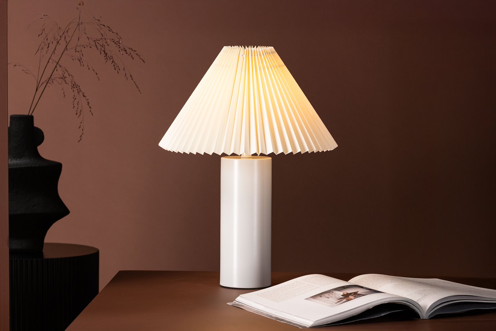 Largin taklampe Lys grå fot med offwhite skjerm
