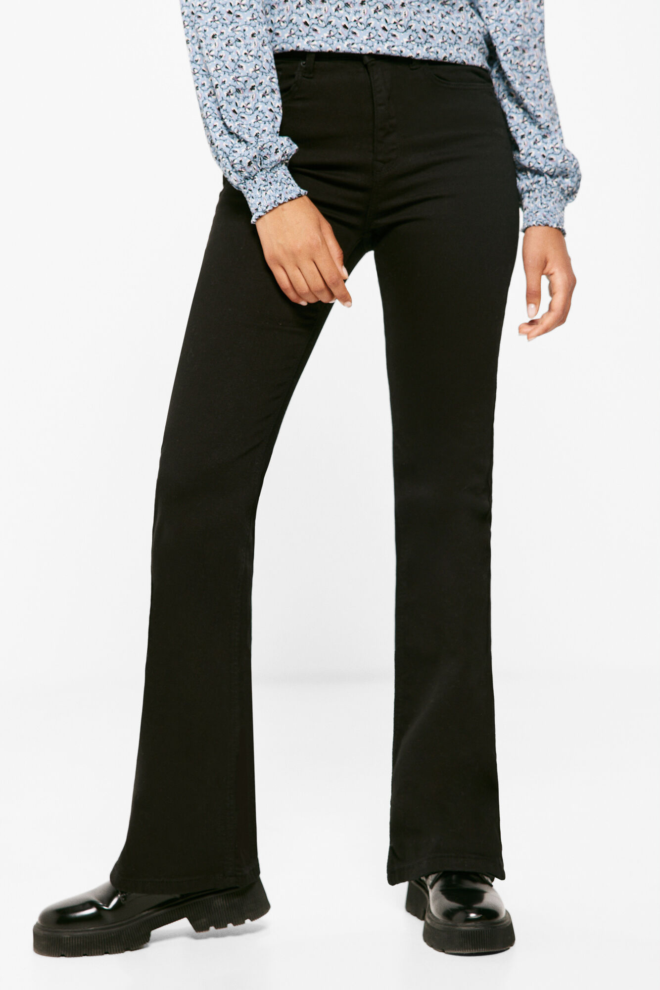 Calça jeans com lavagem sustentável e corte bota™