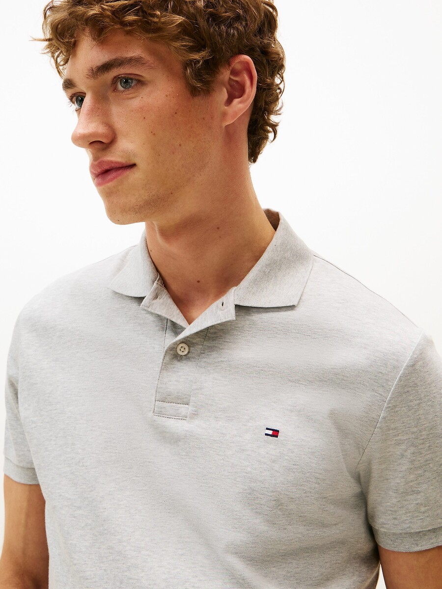 TOMMY HILFIGER<br>Camisa polo regular de manga curta em algodão macio