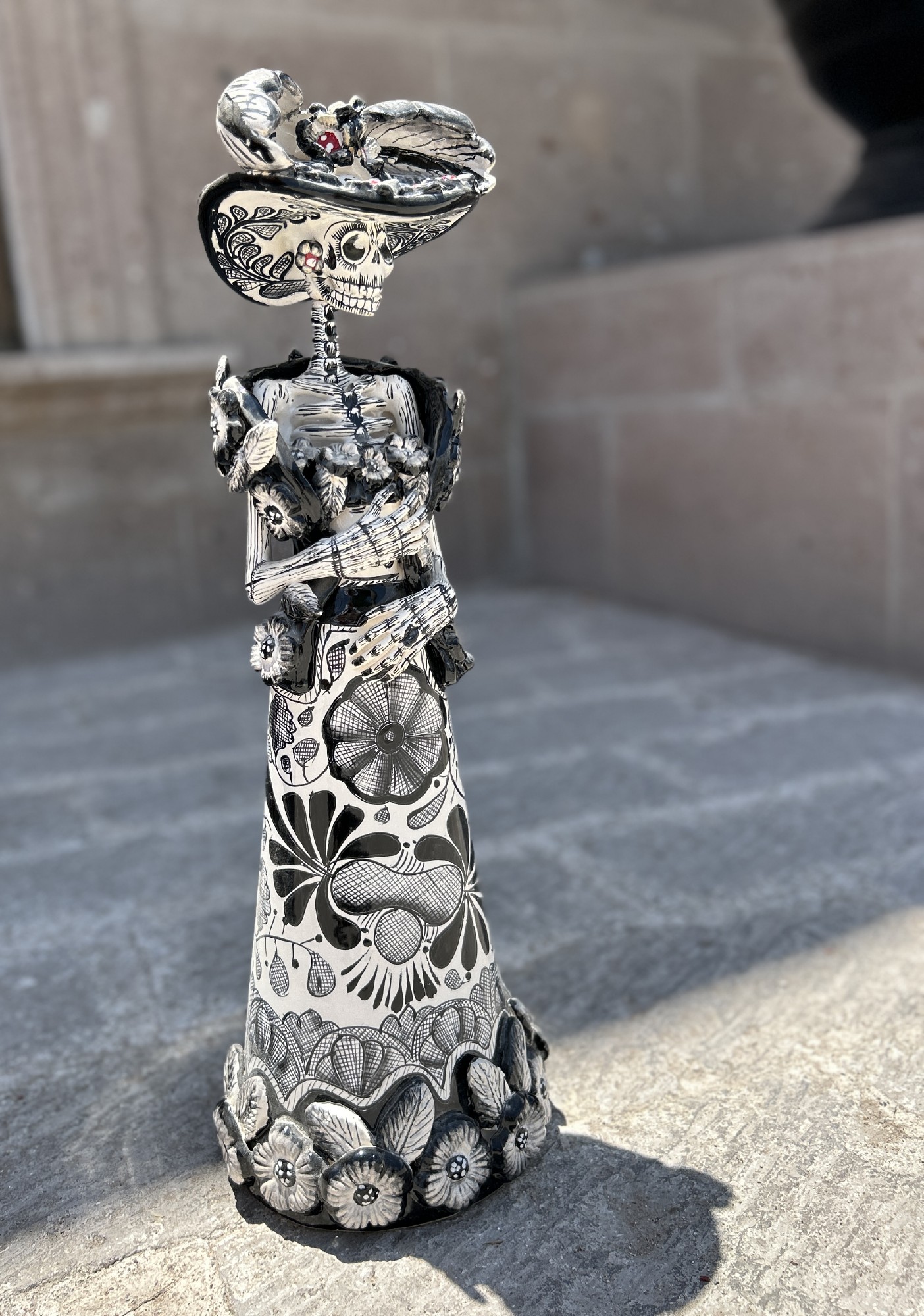 Keramik-Figur 'Con Rebozo', schwarz-weiß, H 59 cm, B 20 cm, L 18 cm von fischer's lagerhaus