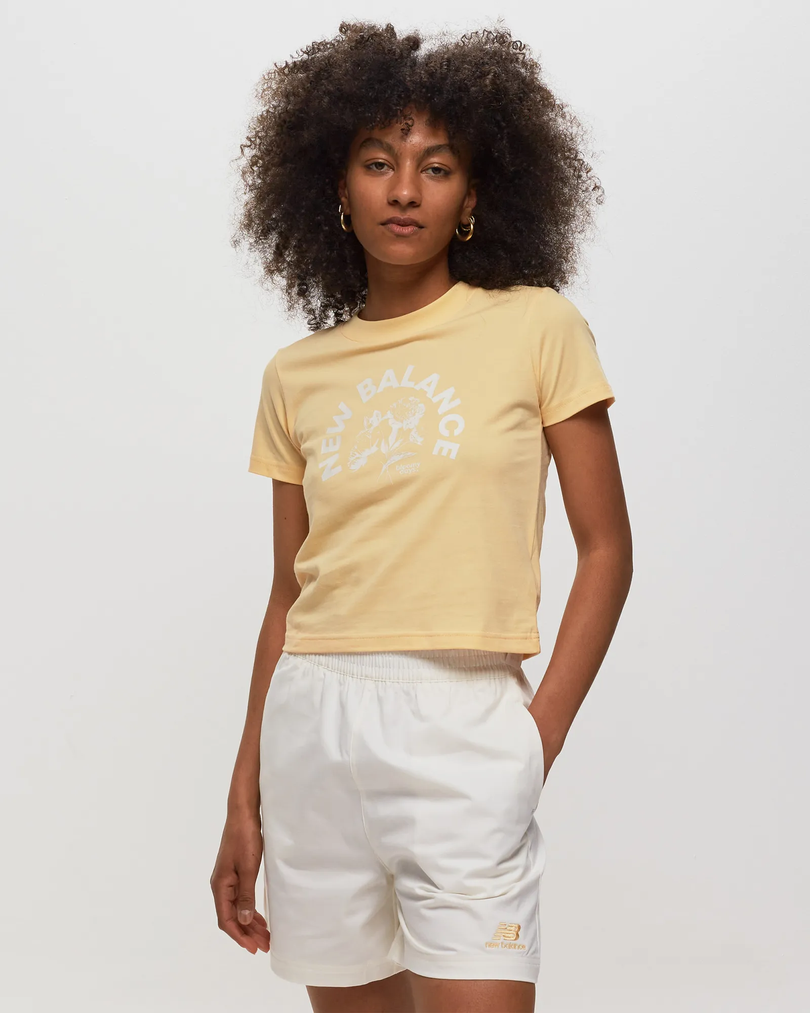 Camiseta New Balance Bloomy de manga curta e modelagem quadrada