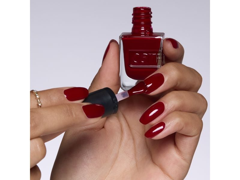 Catrice Nagellack Gel Affair 021 Caught On The Red Carpet Langanhaltender Gel-Nagellack in einem dunklen Weinrot