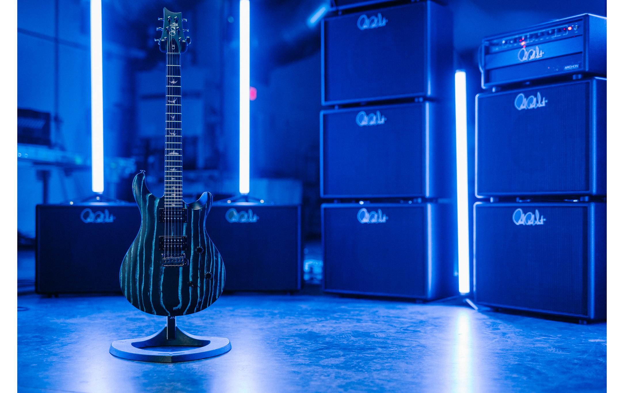 E-Gitarre SE Swamp Ash CE 24 LTD SBLUE<br>CE 24 Sandgestrahlt in limitierter Auflage