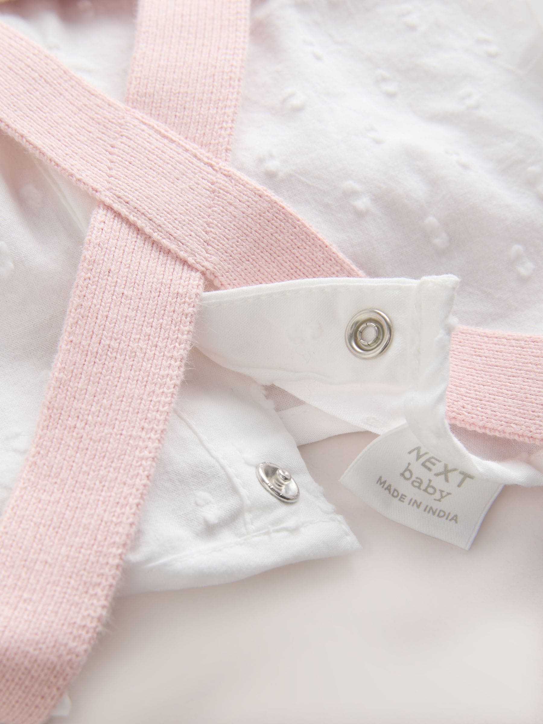 Roze/wit - 3 -delige babyset van rompertje en gebreide bretelbroeken met panty (0mnd-2jr)
