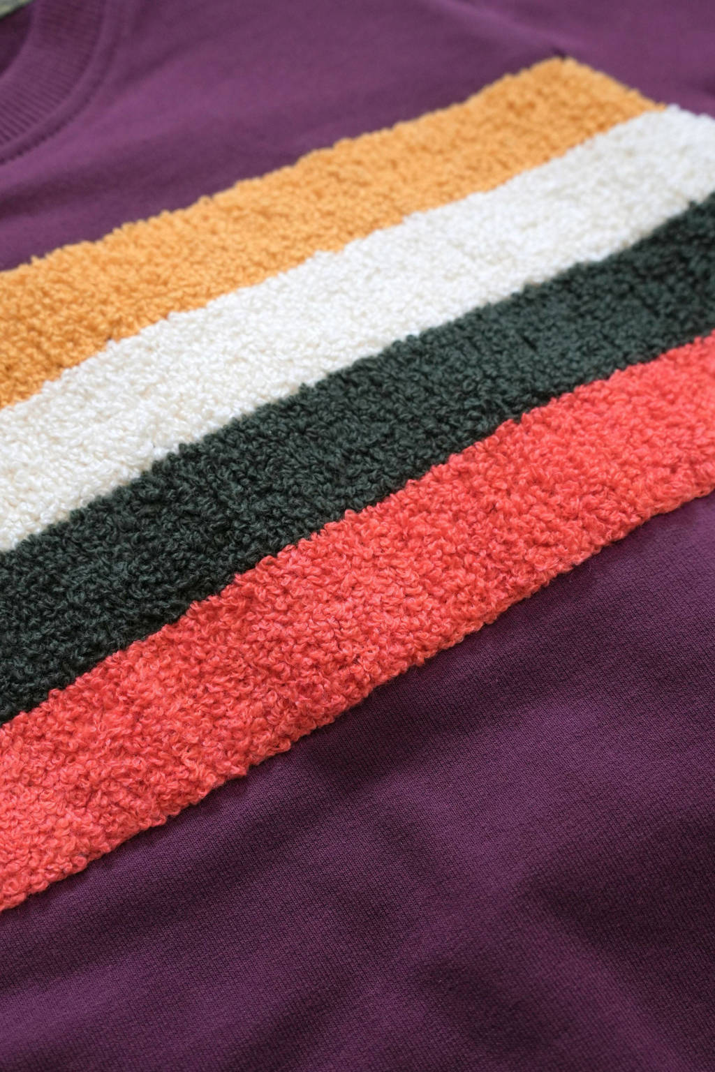 B.Nosy sweater Sven met printopdruk paars