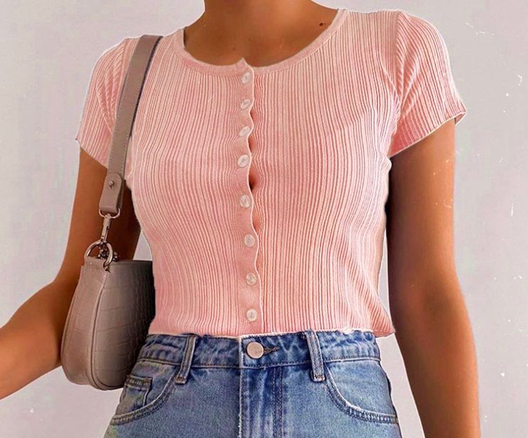 Femme Cradle - Geribbelde crop top met korte mouwen en knoopjes