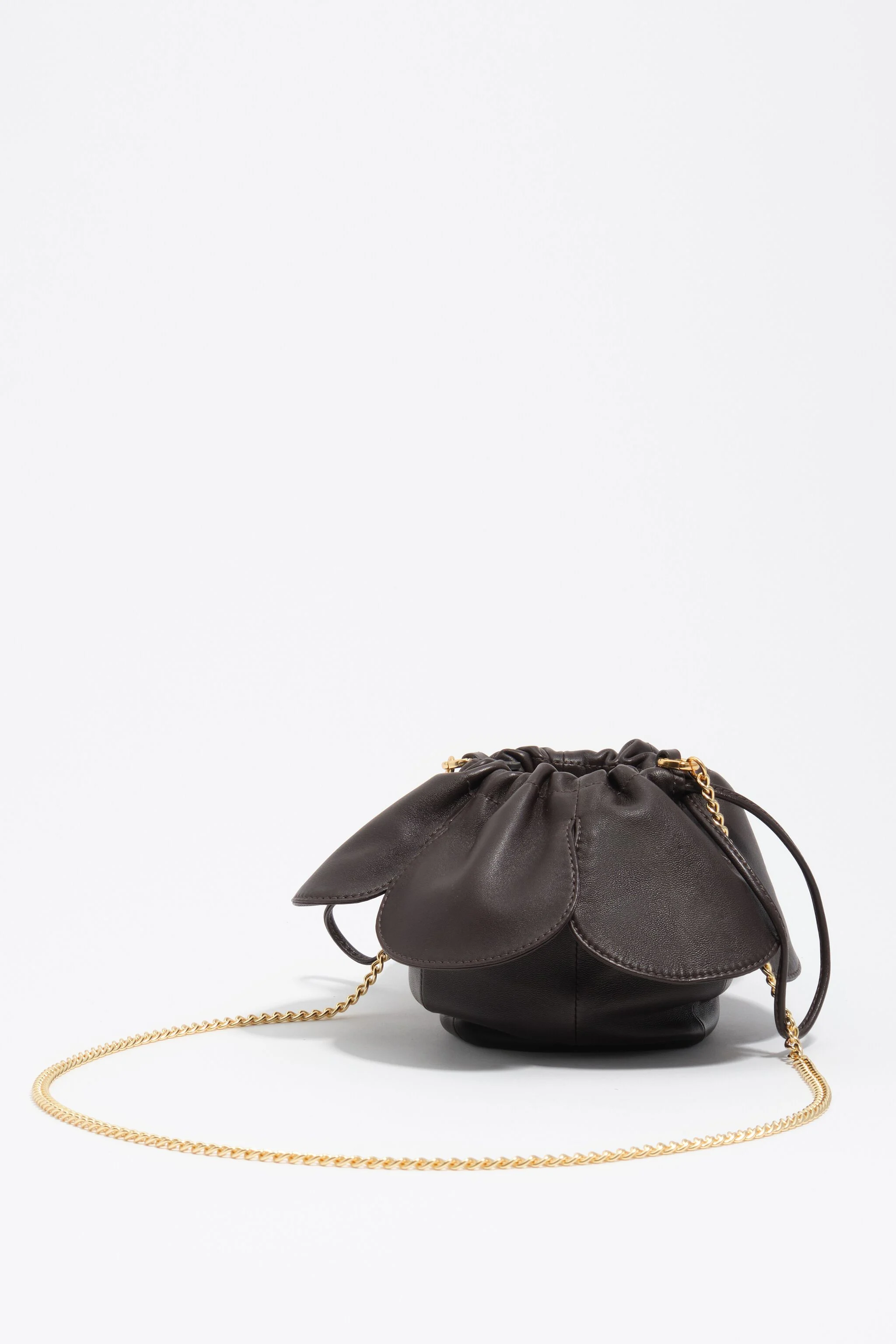 Bolsa Pétalo em couro ébano
