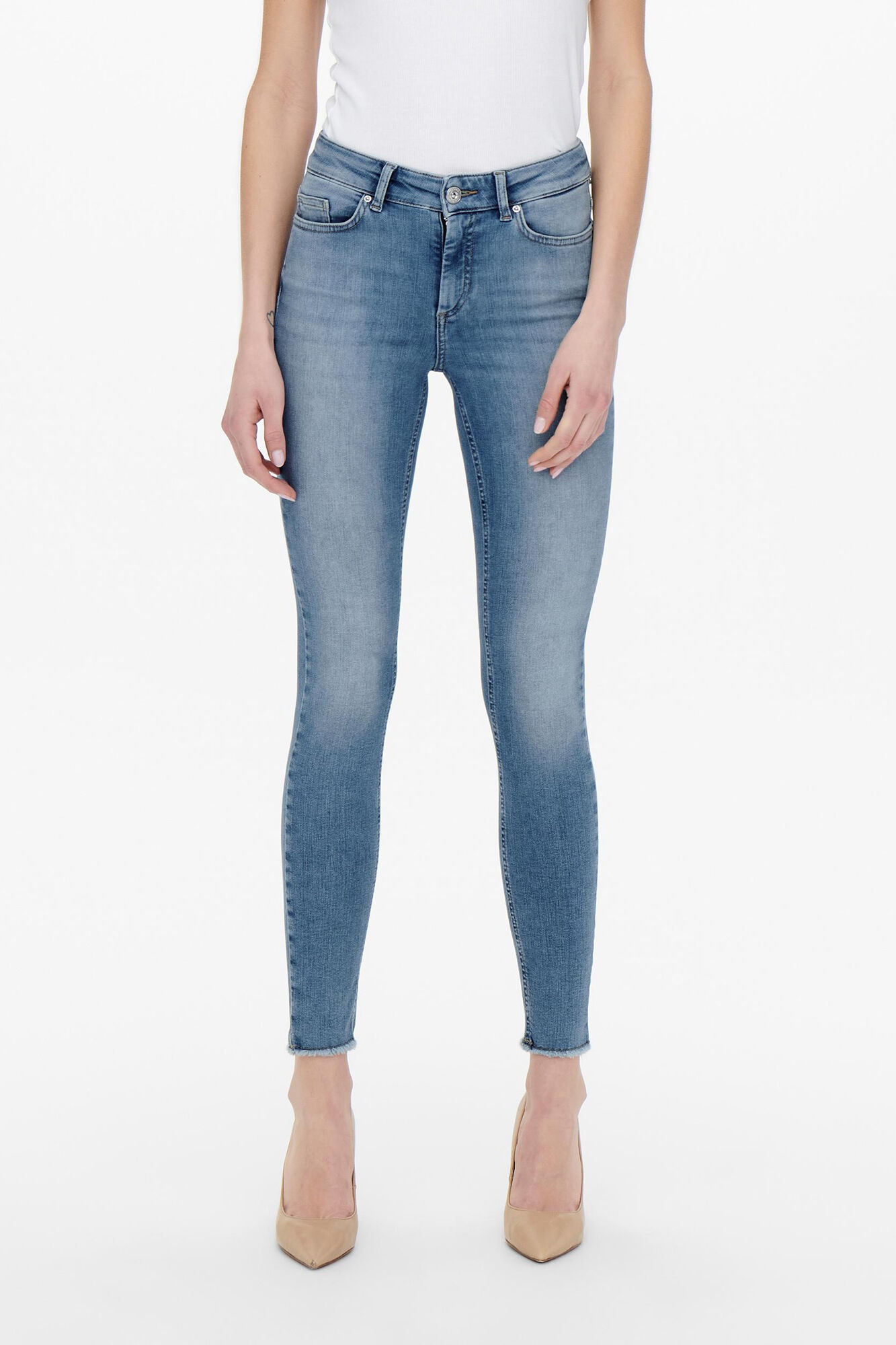Calça jeans skinny de cintura média