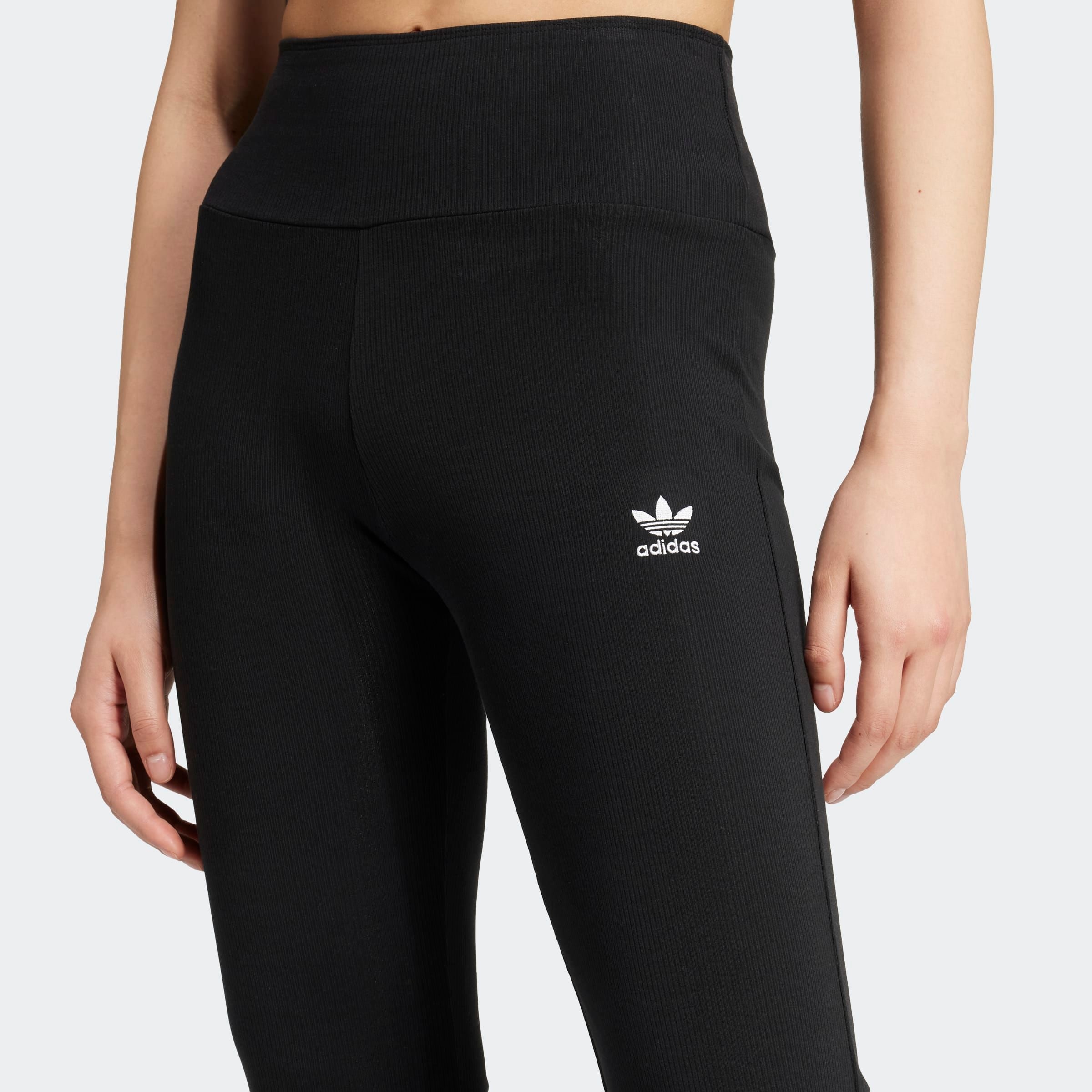 adidas Originals Leggings »ESS FL LEGGINGS«  mit ausgestelltem Bein und Ripp Optik, hoher Bund