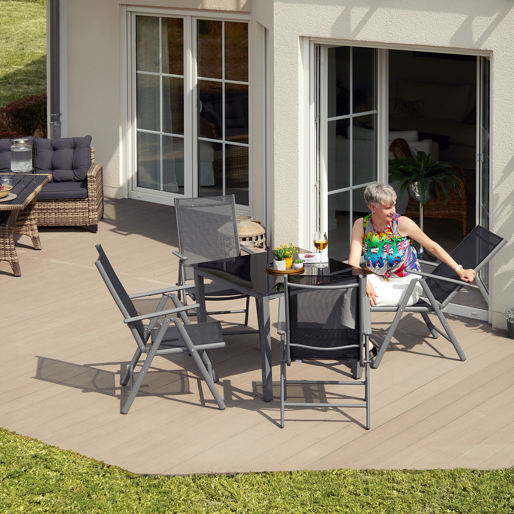tectake® Sitzgruppe, mit Aluminiumgestell, für 4 Personen, UV-beständig, Tisch mit Sicherheitsglasplatte und Ausgleichsschrauben