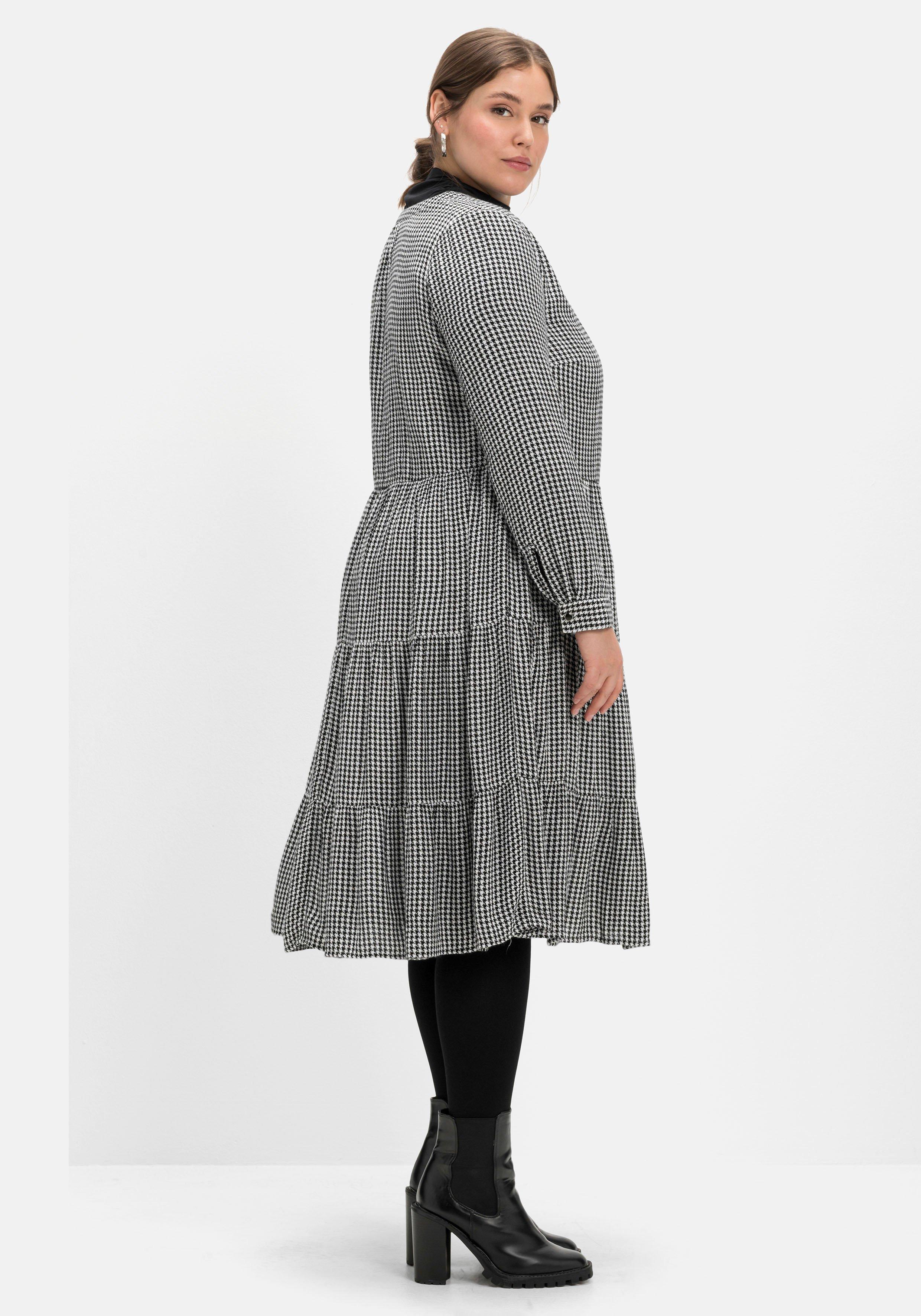 Blusenkleid im Pepitamuster, weit schwingender Rock