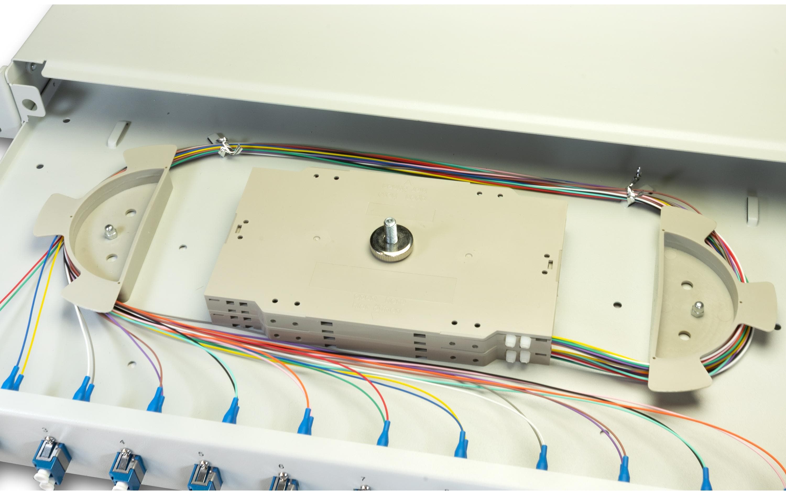 Spleissbox 24 Fasern, 12x DLC MM, 50/125µm OM3 Pigtail<br>LWL Spleissbox, 24 Fasern, 12x DLC Multimode, 50/125µm OM3 Pigtail