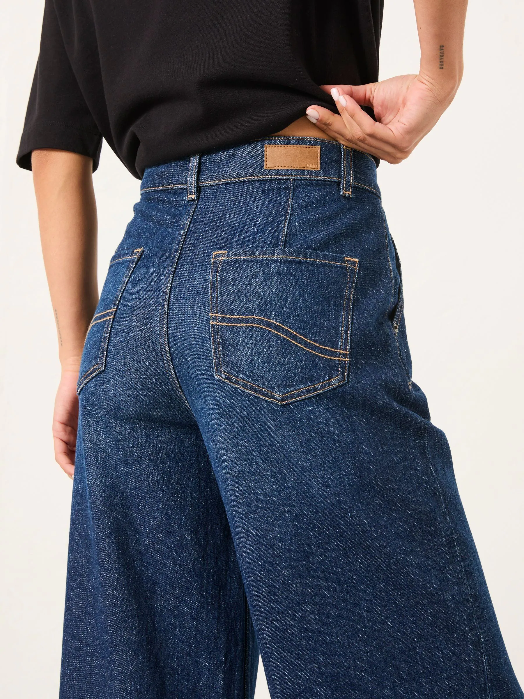 Denim donkerblauw - FatFace jeans met wijde pijpen en cropped model