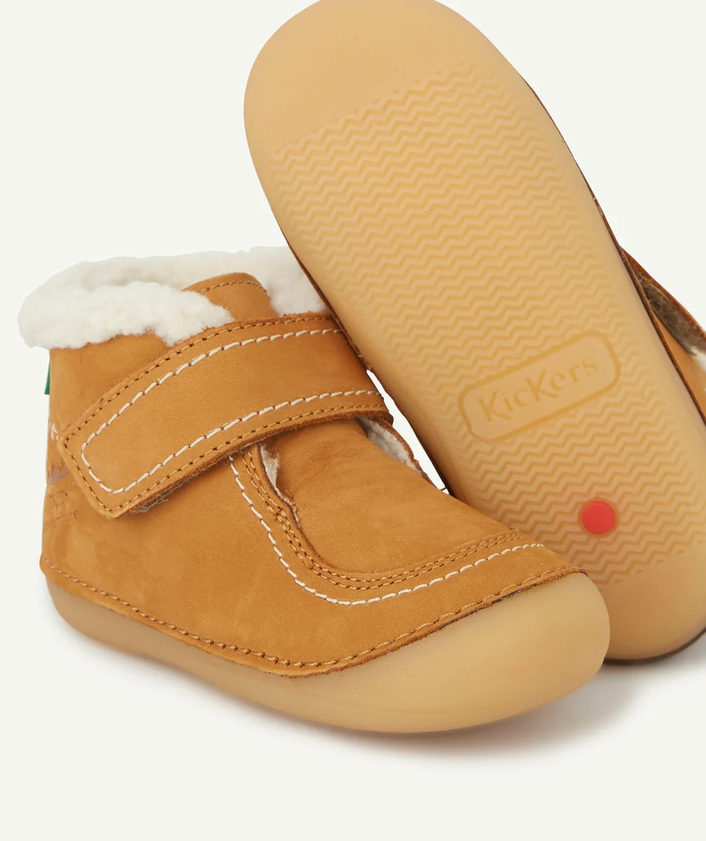 KICKERSBOTTINES BÉBÉ CAMEL EN CUIR AVEC SHERPA