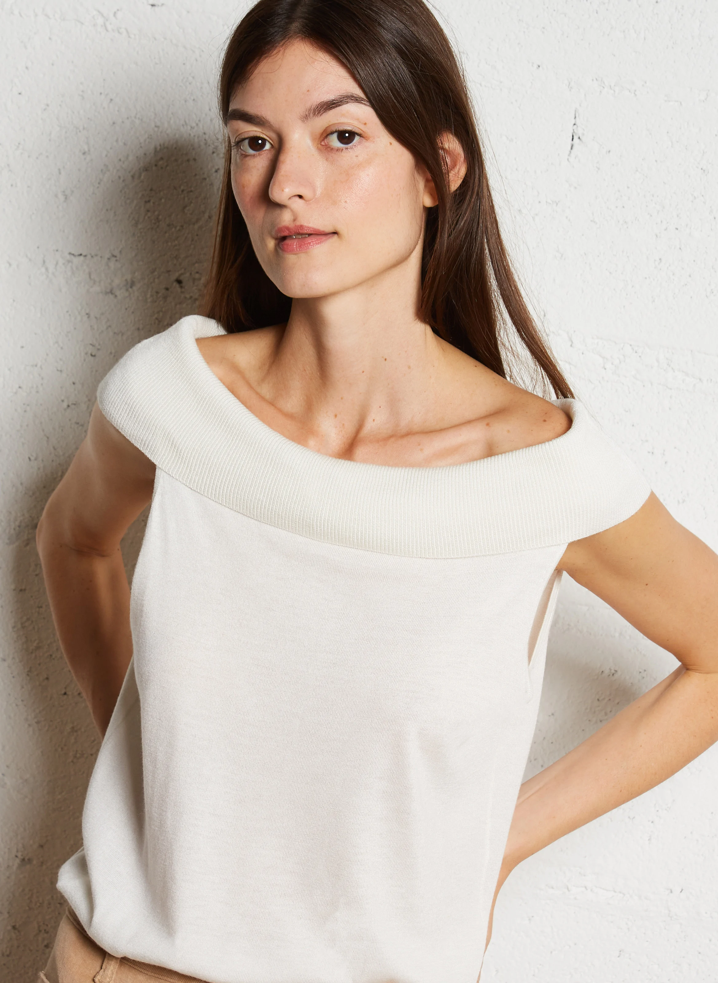 MEGAN - Pull droit sans manches col bardot | Beige