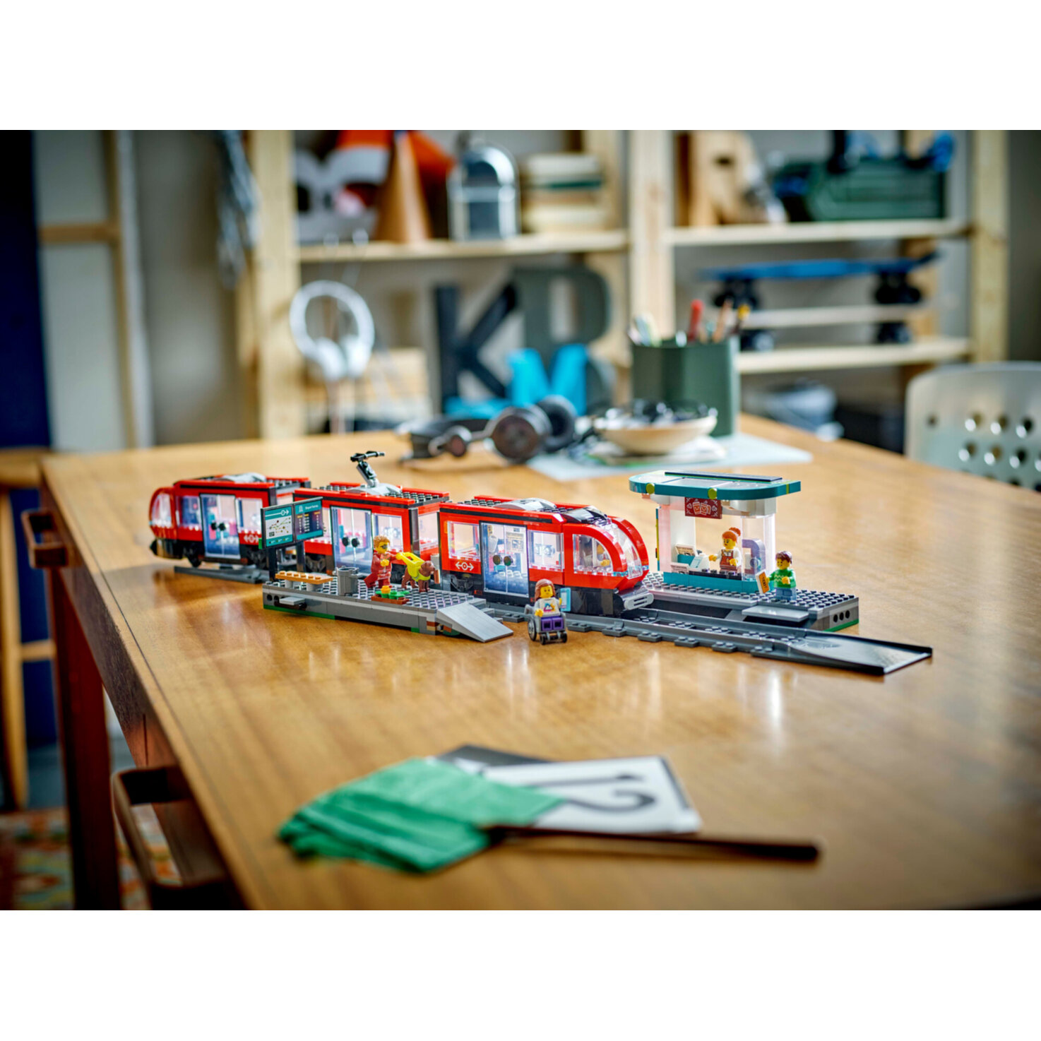LEGO® City 60423 Strassenbahn mit Halt