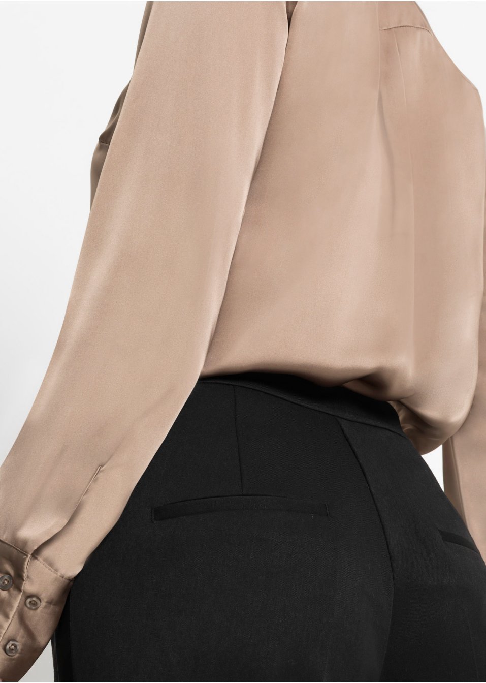 Pantalon avec empiècement en satin