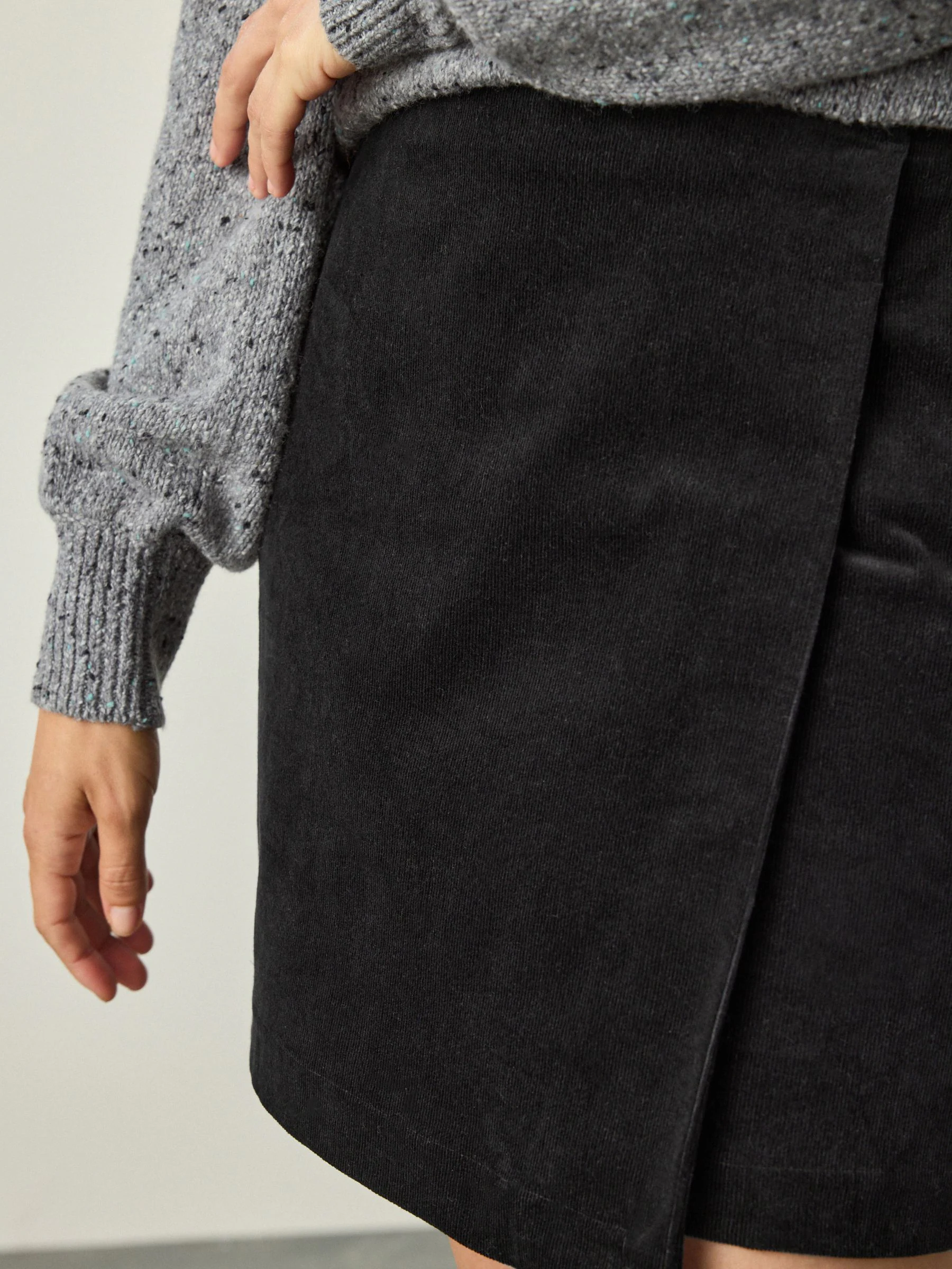 Zwart - Corduroy mini-wikkelrok