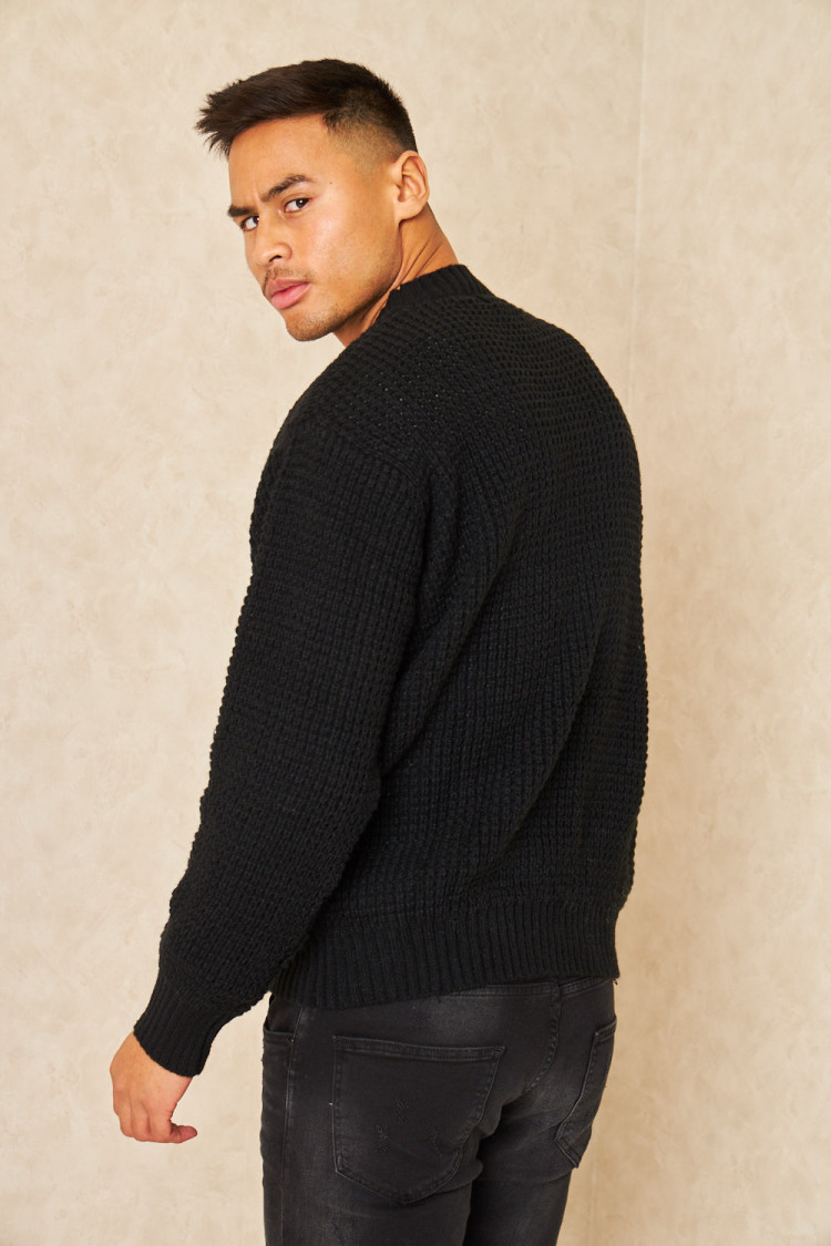 Pull noir col rond aspect crochet