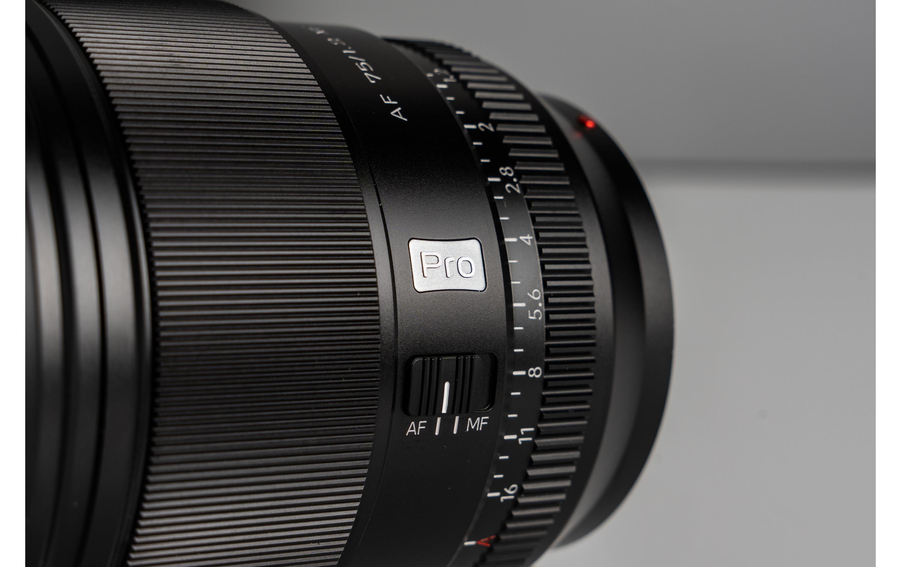 Festbrennweite AF 75/1.2 XF – Fujifilm X-Mount<br>Autofokus-Objektiv mit grosser Blendenöffnung