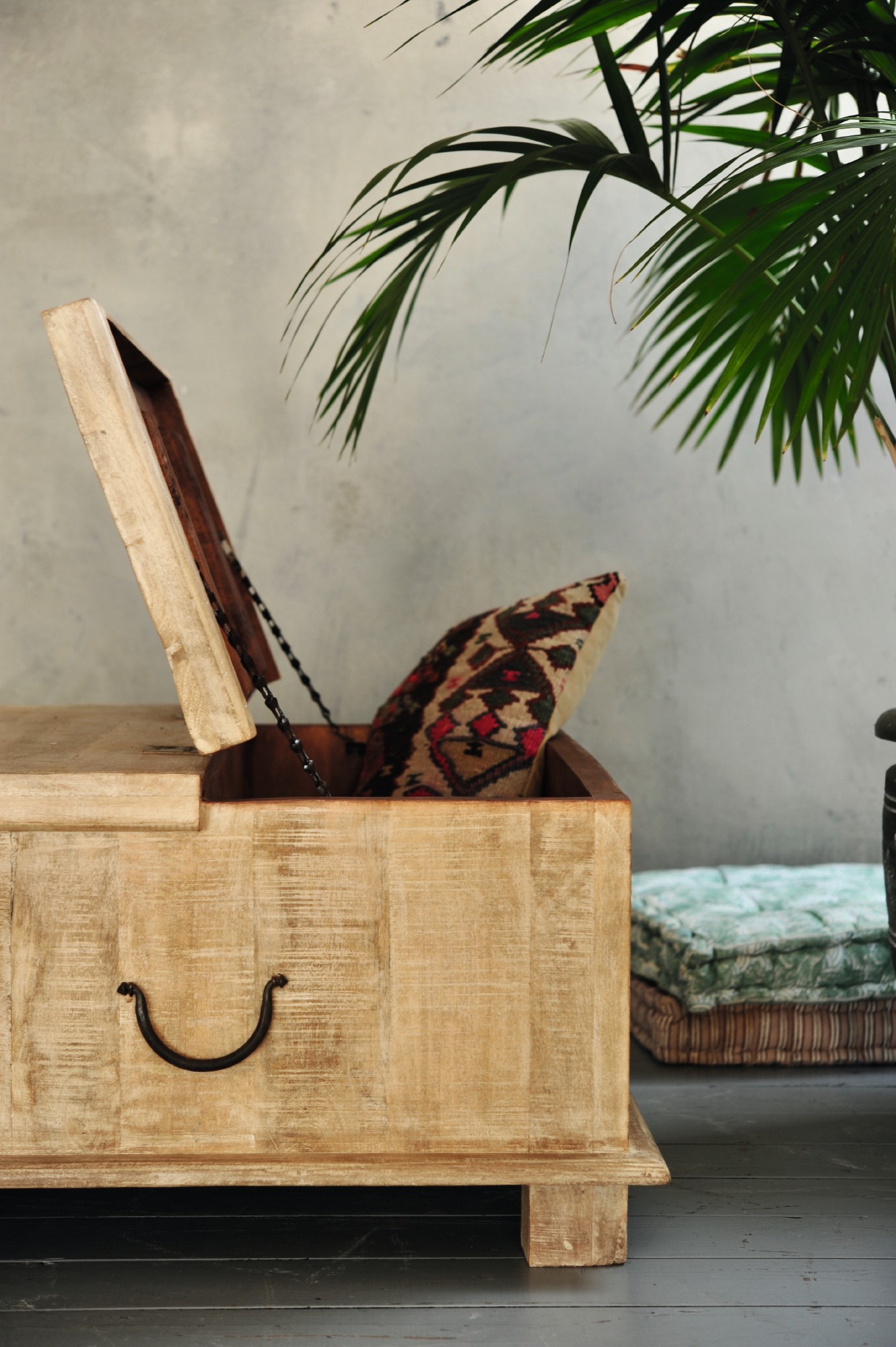 Couch-Box 'Sharina', antikweiß, T 73 cm, B 73 cm, H 40 cm von fischer's lagerhaus