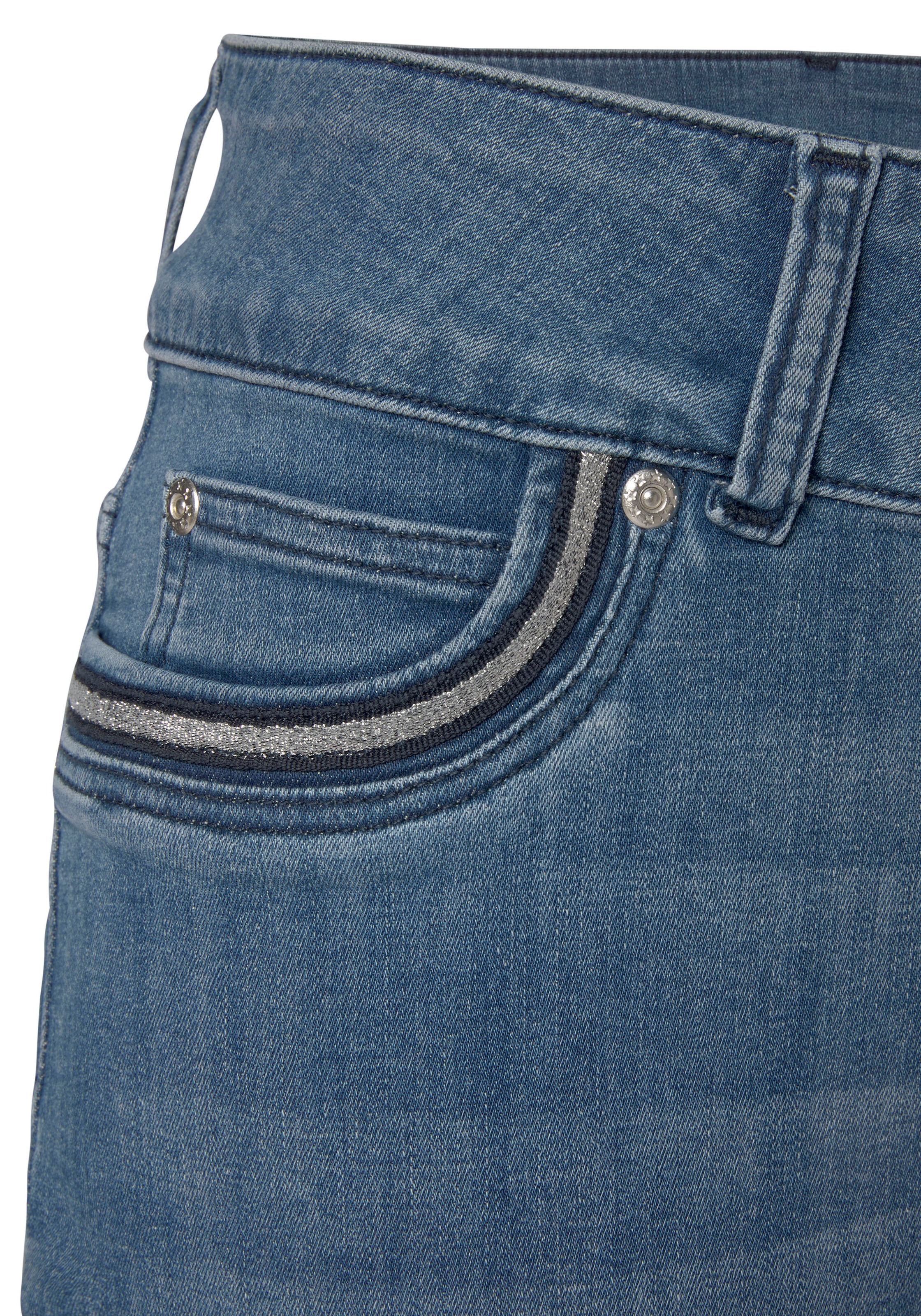 LASCANA Caprijeans , mit verzierten Taschen, elastische 7/8-Jeans aus Baumwolle